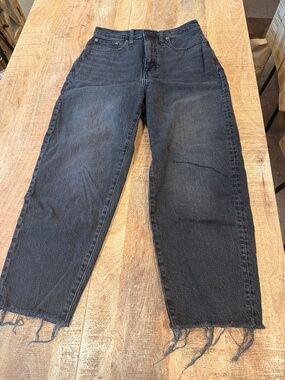 Madewell Black Cropped Straight-Leg Jeans with Frayed Hem